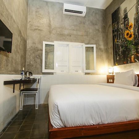 Watu Agung Guest House มาเกอลัง ภายนอก รูปภาพ