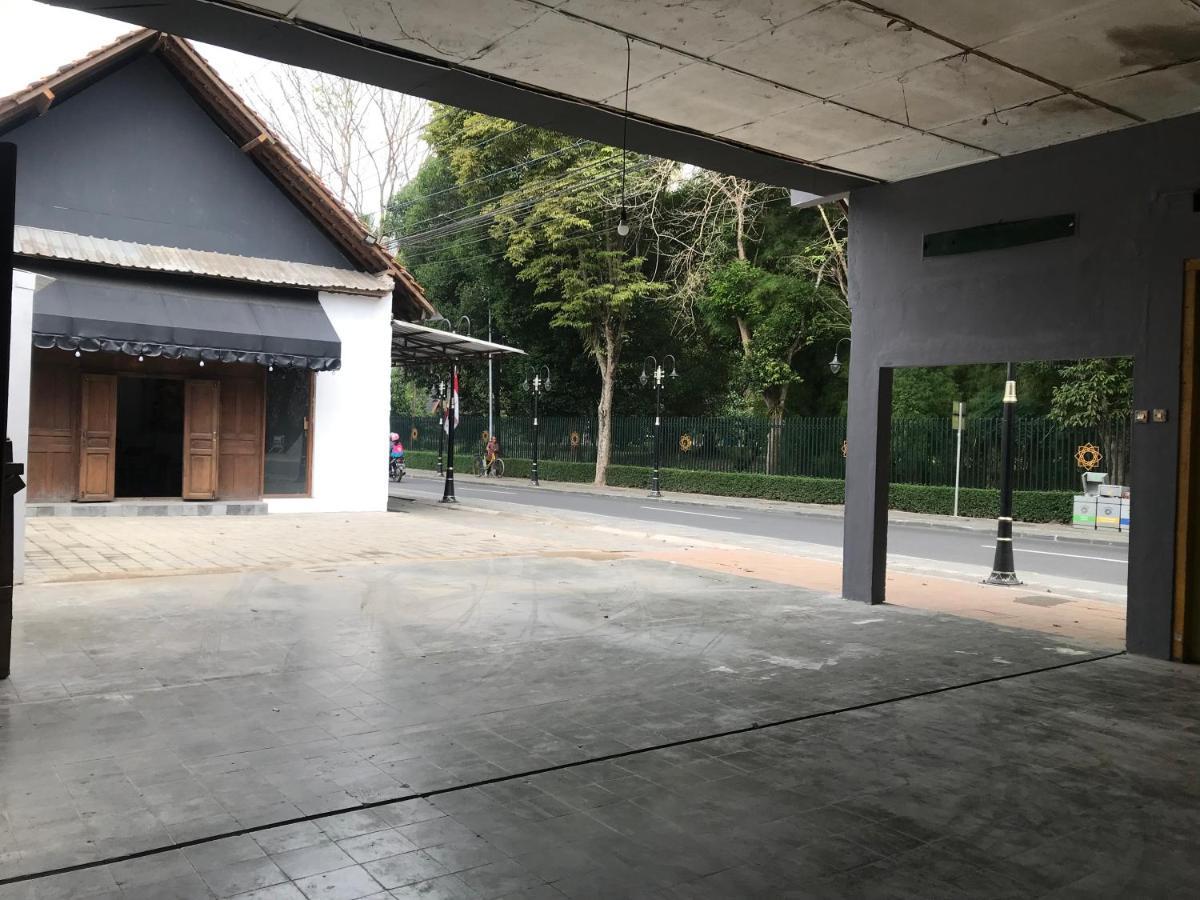 Watu Agung Guest House มาเกอลัง ภายนอก รูปภาพ
