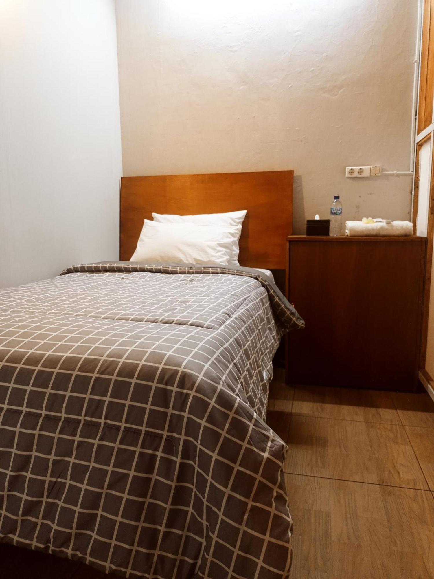 Watu Agung Guest House มาเกอลัง ภายนอก รูปภาพ