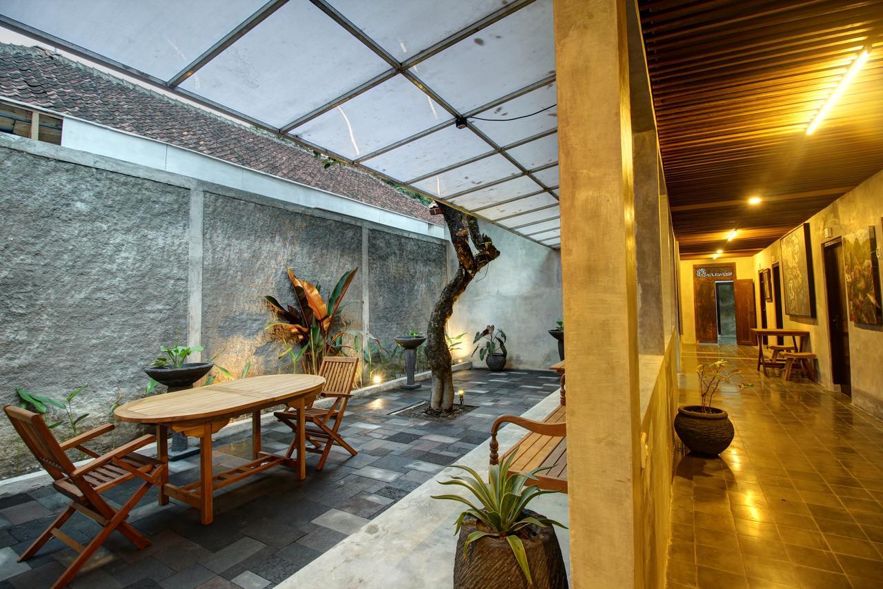 Watu Agung Guest House มาเกอลัง ภายนอก รูปภาพ